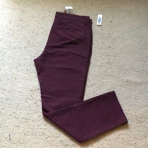 Old navy men’s dark red/moron pant.
